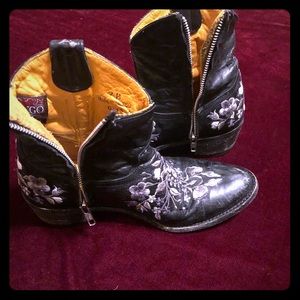 Old Gringo embroided ankle cowboy boots